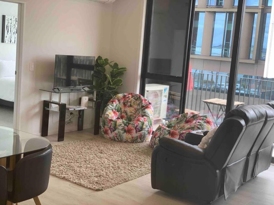 2 Bedrooms Apprtmt Plus Underground Parking In Cbd Christchurch Exterior photo