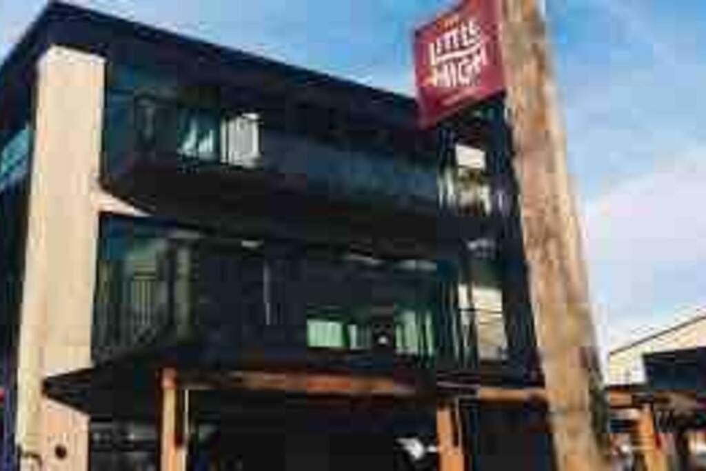2 Bedrooms Apprtmt Plus Underground Parking In Cbd Christchurch Exterior photo