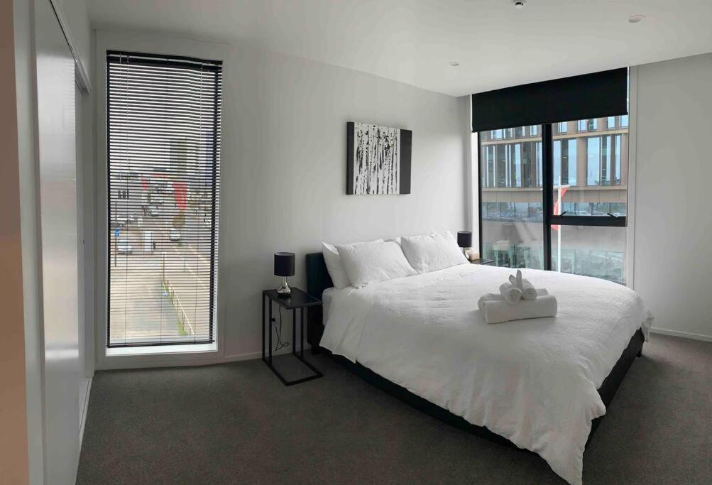 2 Bedrooms Apprtmt Plus Underground Parking In Cbd Christchurch Exterior photo