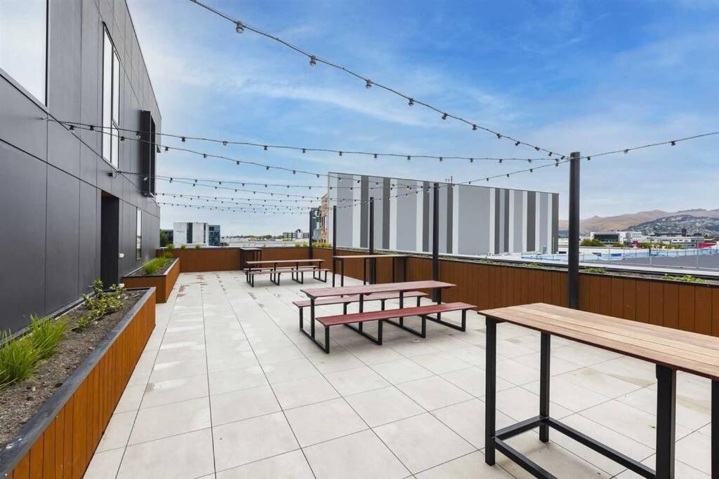 2 Bedrooms Apprtmt Plus Underground Parking In Cbd Christchurch Exterior photo