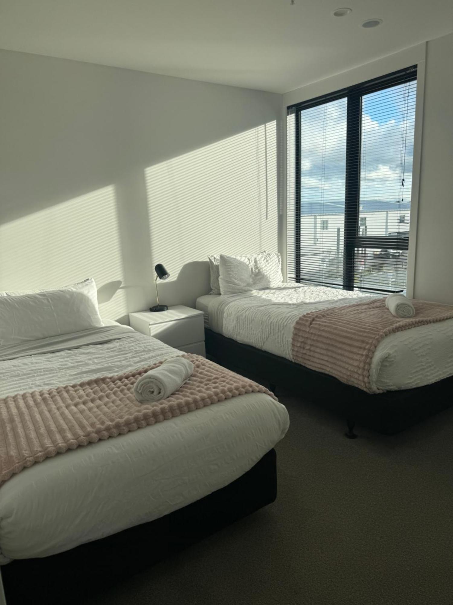 2 Bedrooms Apprtmt Plus Underground Parking In Cbd Christchurch Exterior photo